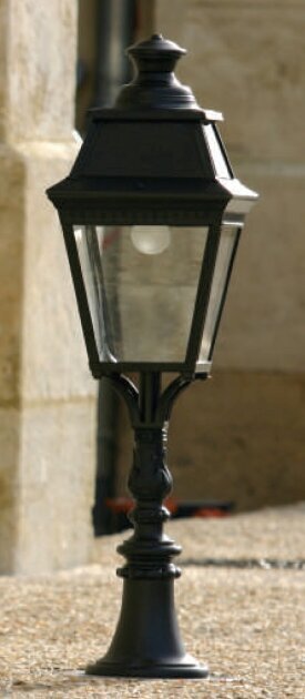 Avenue 3 06 | nostalgische Wegeleuchte mit Sockel